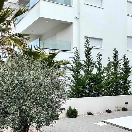 2 Bedroom Awesome In Appartement *