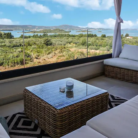 2 Bedroom Awesome In Turanj